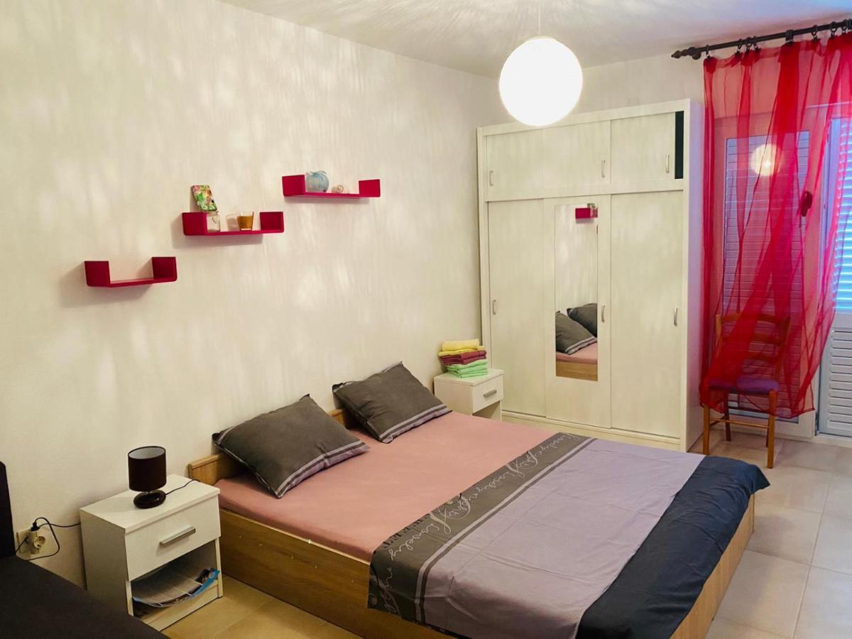 Apartmani Roxy Lovište Buitenkant foto