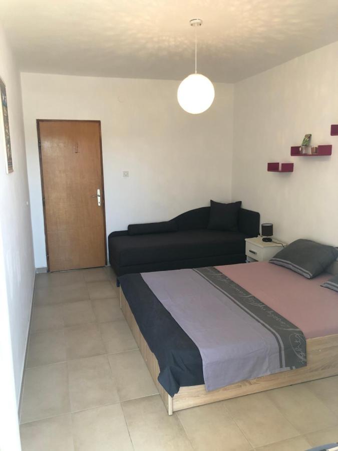 Apartmani Roxy Lovište Buitenkant foto