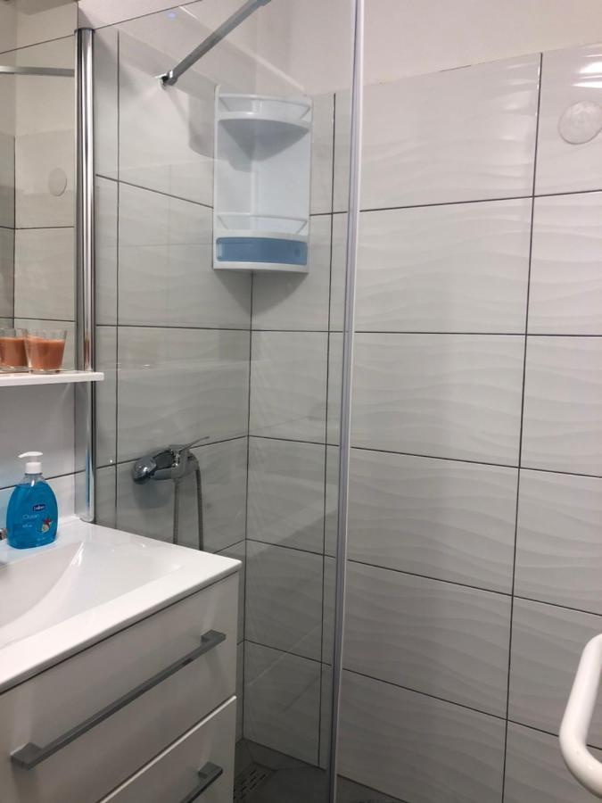 Apartmani Roxy Lovište Buitenkant foto