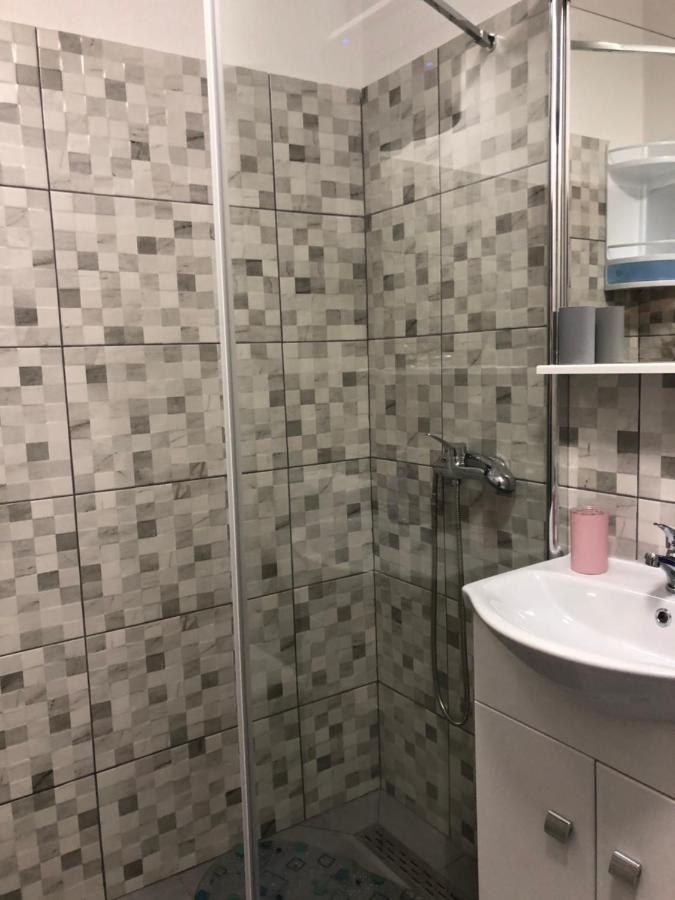 Apartmani Roxy Lovište Buitenkant foto