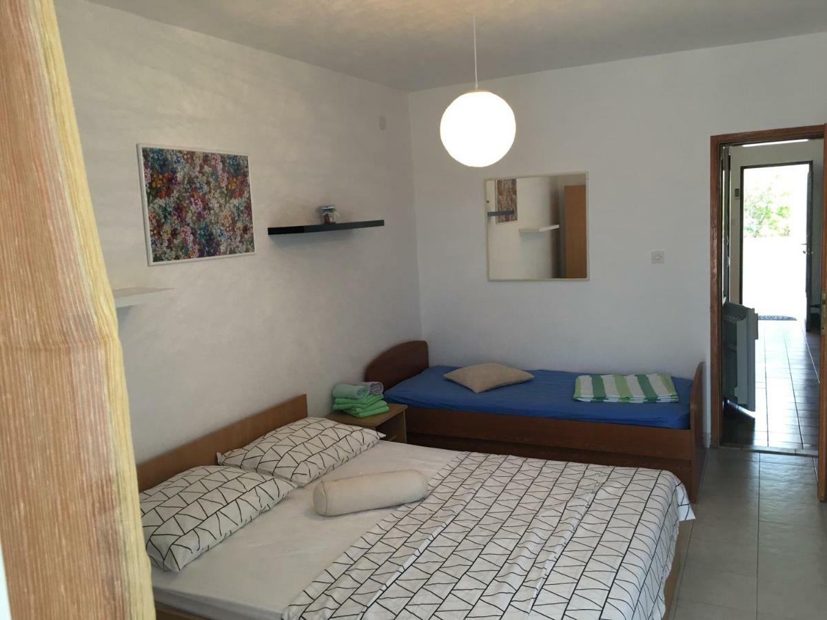 Apartmani Roxy Lovište Buitenkant foto