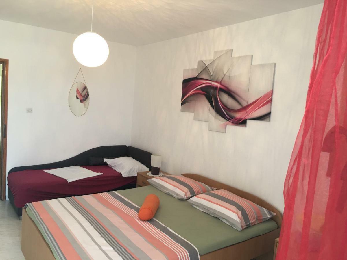 Apartmani Roxy Lovište Buitenkant foto